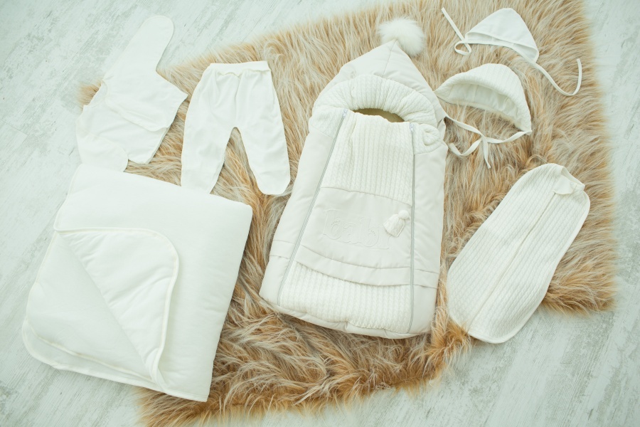 картинка Комплект на выписку "BABY" с тиснением от магазина Аистенок