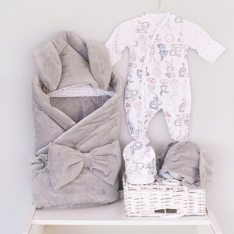 картинка Демисезонный комплект на выписку "Наш зайчонок" от магазина Аистенок