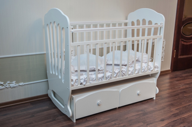 картинка Кроватка Папа Карло поперечный маятник с ящиком от магазина Аистенок