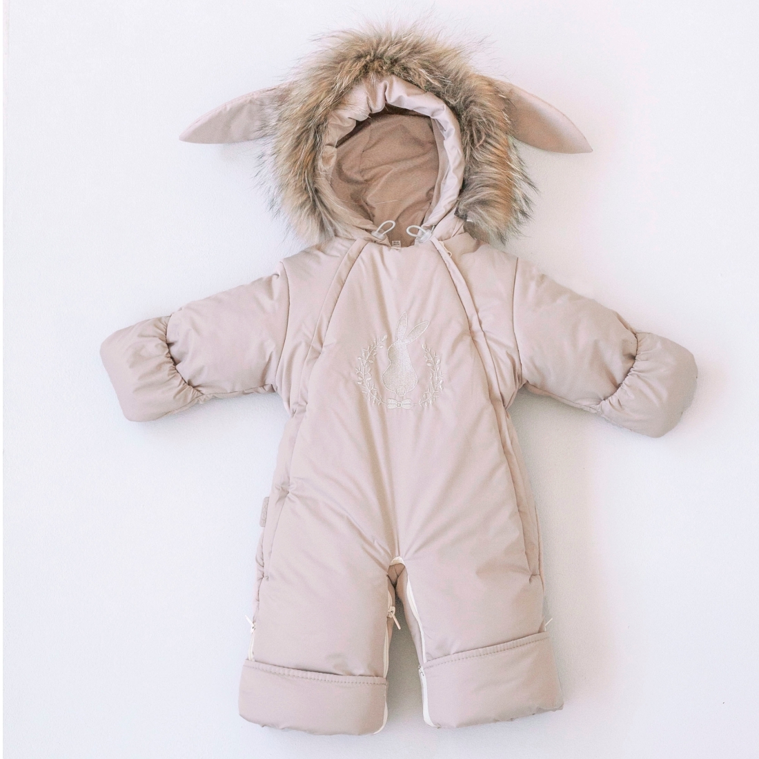 картинка Комбинезон-трансформер "Зайкин-2", с опушкой, с отворотами, 3 сезона, от магазина Аистенок