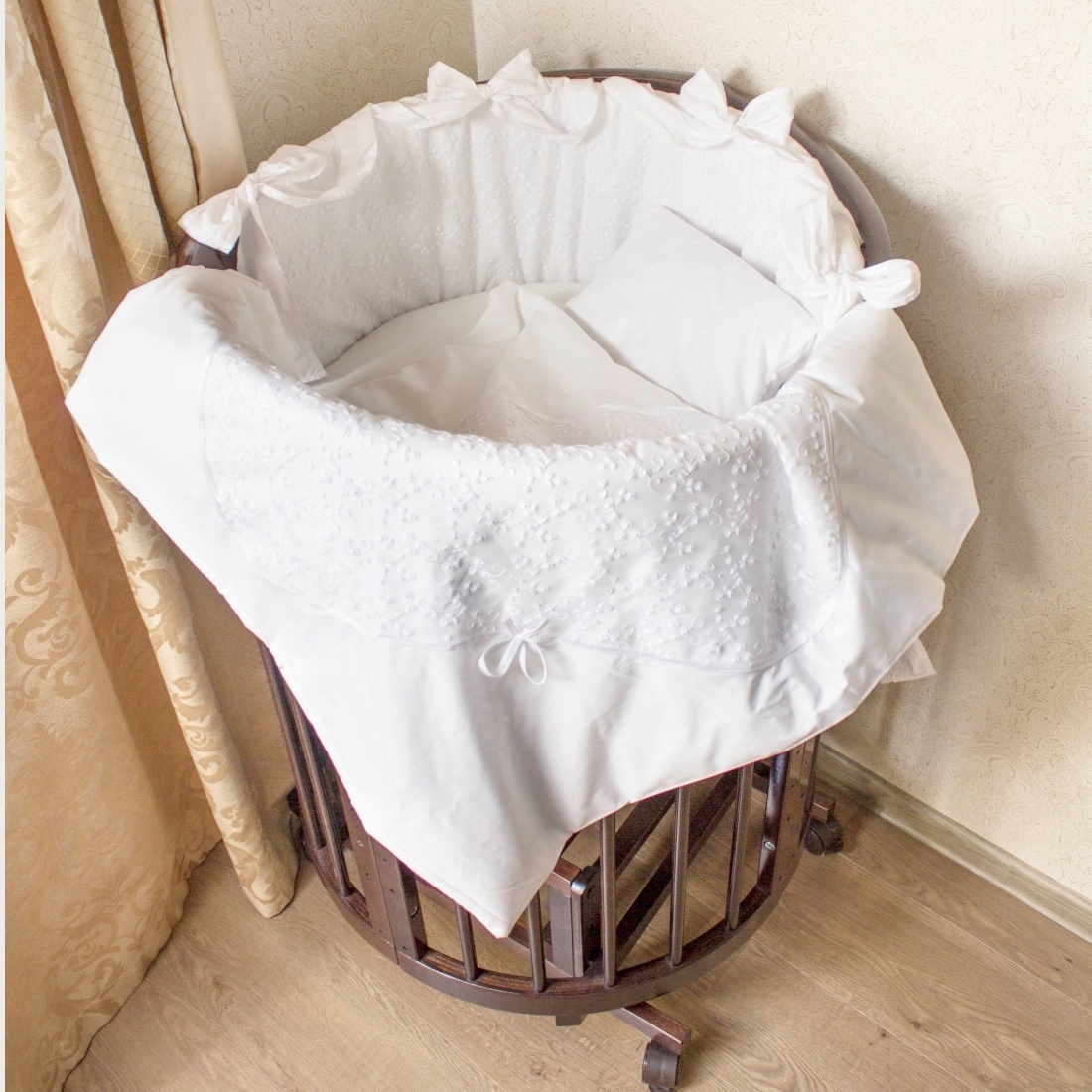 картинка Комплект в круглую кроватку 11 предметов "Грациозо" от магазина Аистенок