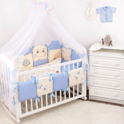 картинка Комплект в кроватку 18 предметов "Бегемотики" с подушечками от магазина Аистенок